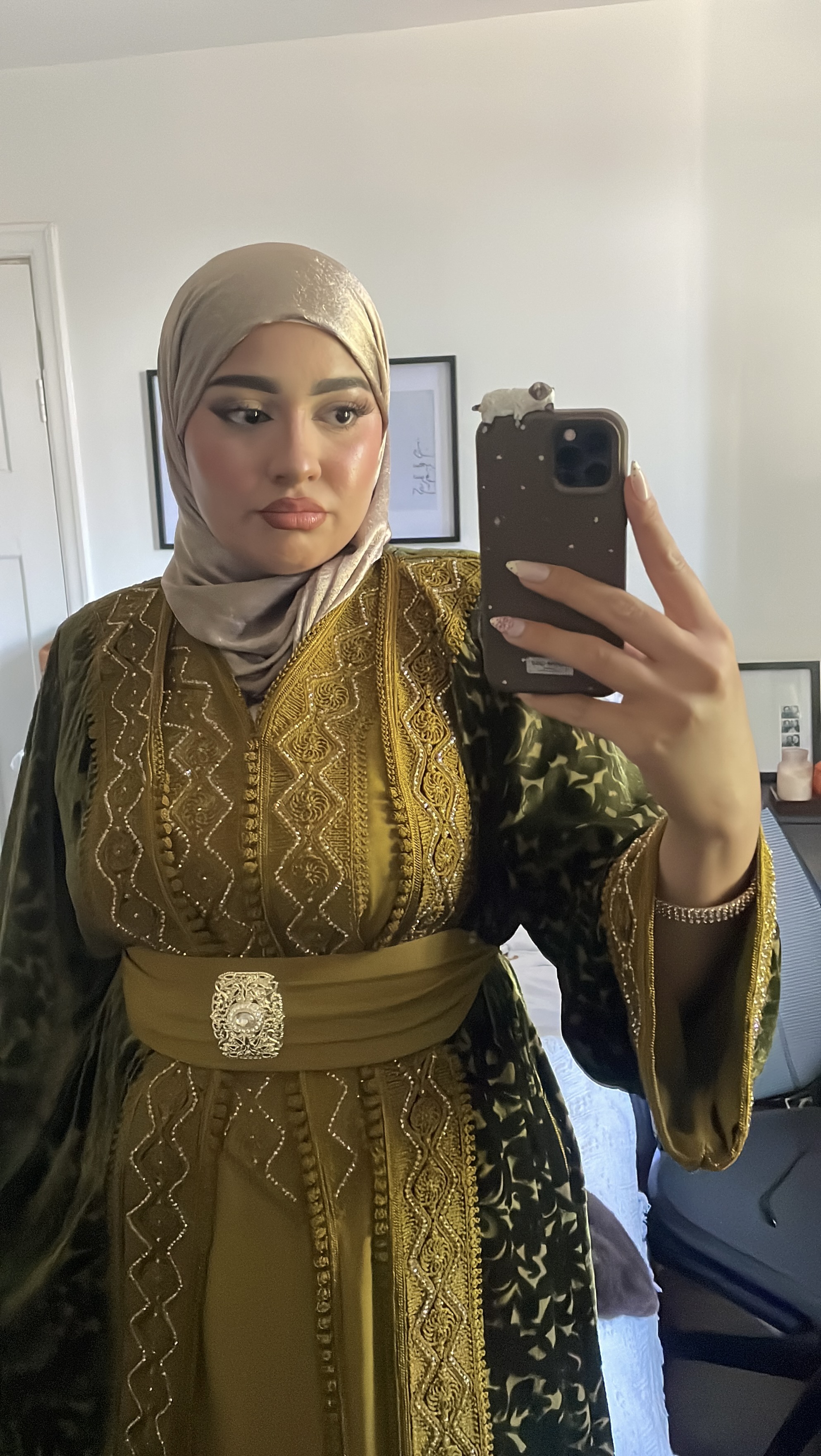 Noura boukhamsa, modest lifestyle creator